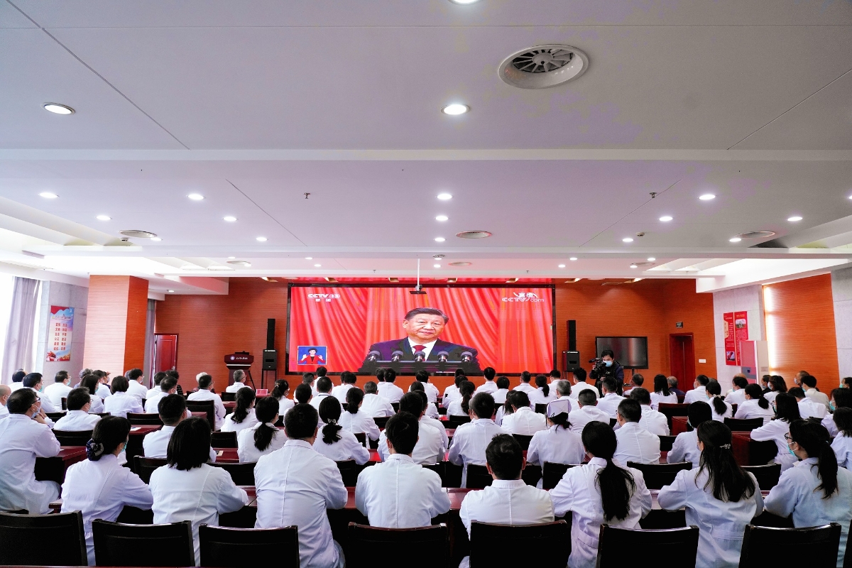 東臺(tái)市人民醫(yī)院黨員干部、職工熱議習(xí)近平總書(shū)記在黨的二十大上的報(bào)告